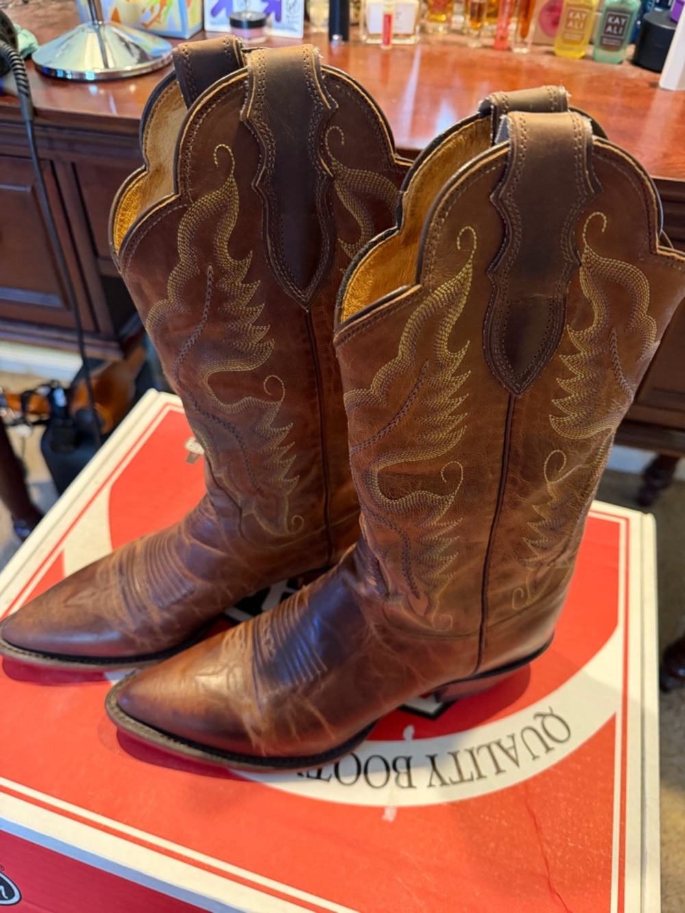 Justin Boots Tan Distressed Vintage Goat Cowboy Boots - Box Label